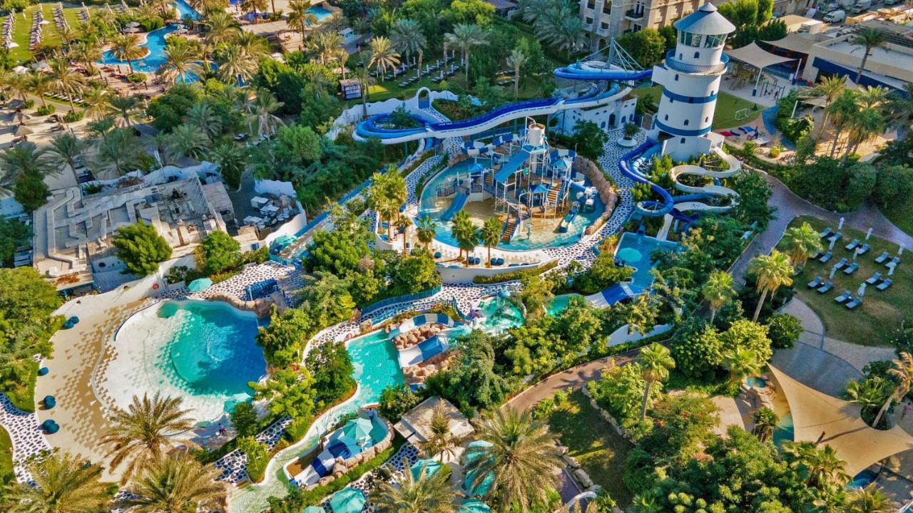 Le Meridien Mina Seyahi Beach Resort & Waterpark Dubai Exterior photo Aerial view of Wet'n'Wild Phoenix