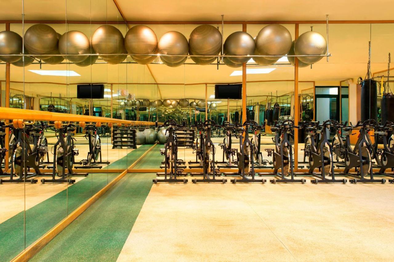 Le Meridien Mina Seyahi Beach Resort & Waterpark Dubai Exterior photo The gym at the Four Seasons Hotel, Bangkok