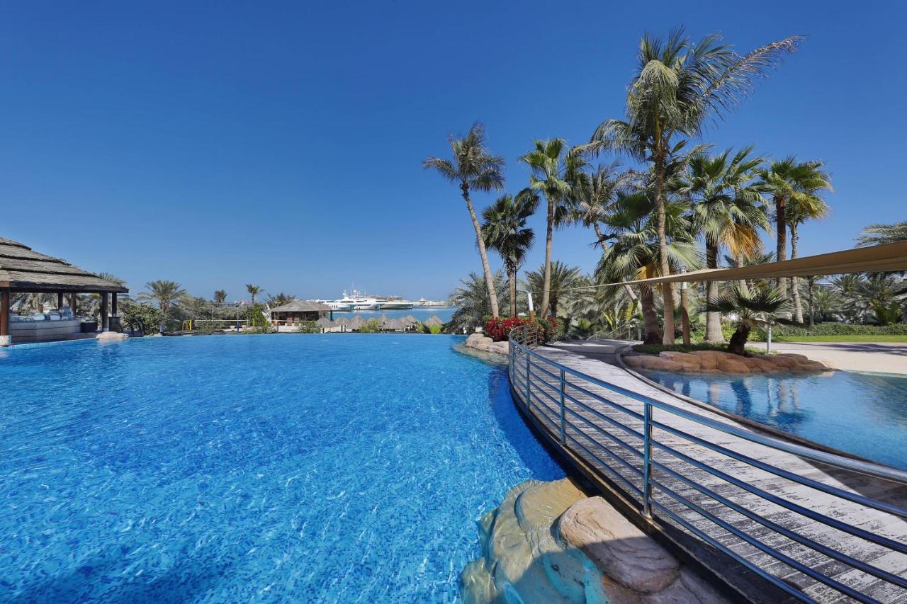 Le Meridien Mina Seyahi Beach Resort & Waterpark Dubai Exterior photo The swimming pool at the resort