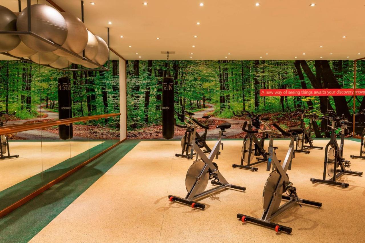 Le Meridien Mina Seyahi Beach Resort & Waterpark Dubai Exterior photo The gym at the hotel
