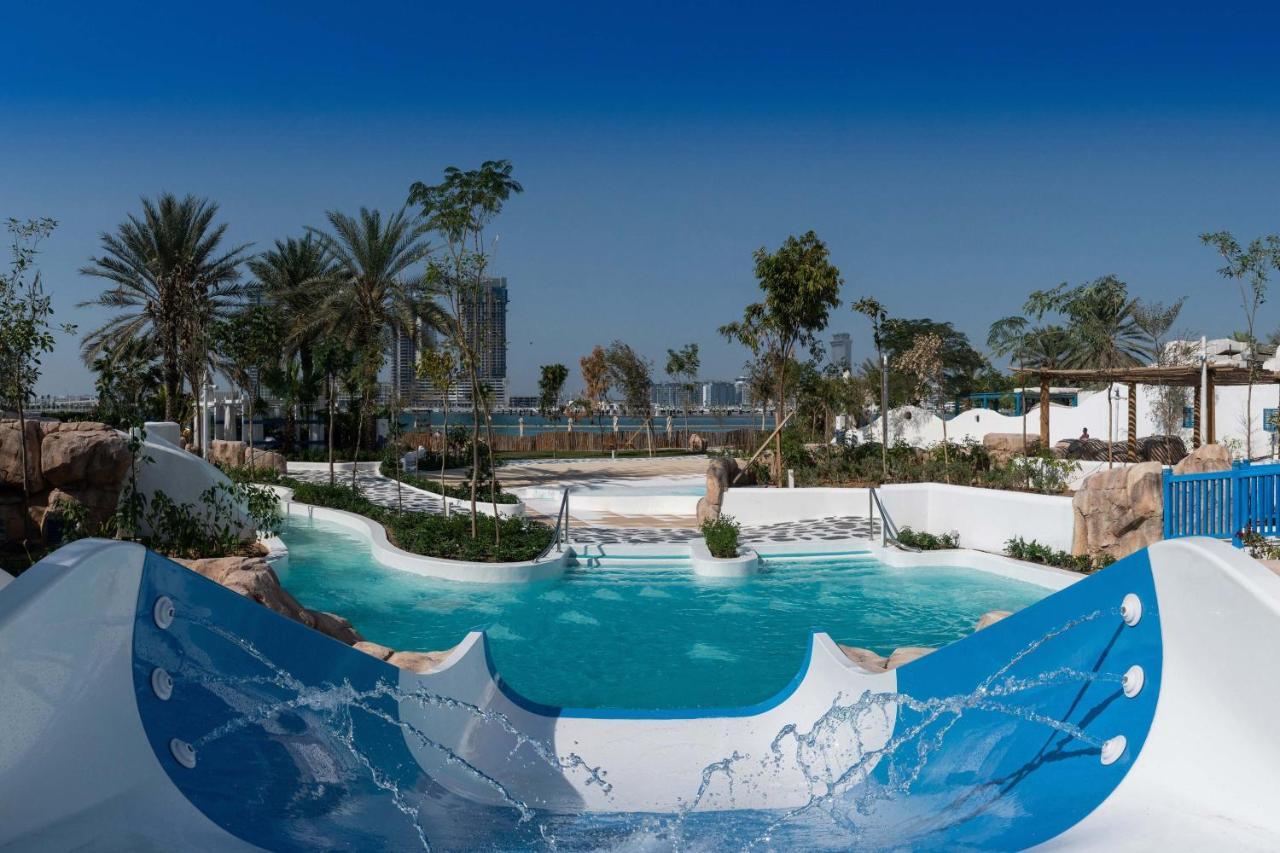 Le Meridien Mina Seyahi Beach Resort & Waterpark Dubai Exterior photo The Atlantis Waterpark