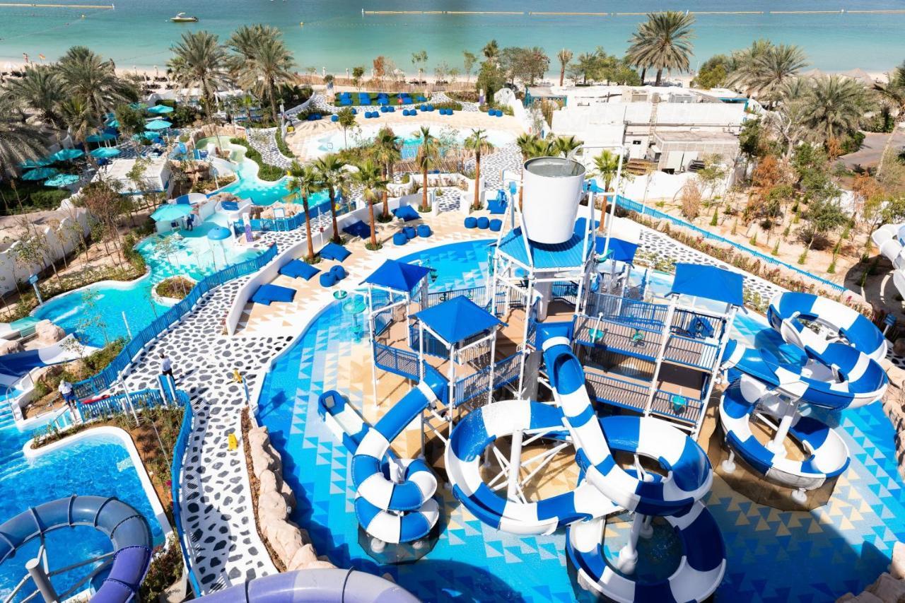Le Meridien Mina Seyahi Beach Resort & Waterpark Dubai Exterior photo Aerial view of the park