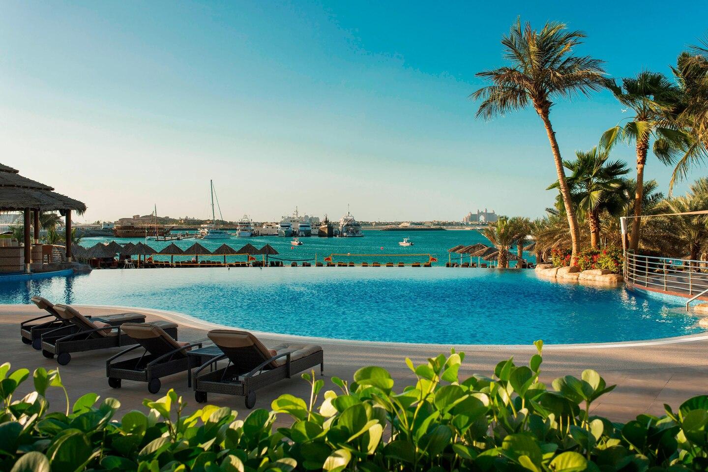 Le Meridien Mina Seyahi Beach Resort & Waterpark Dubai Exterior photo The Cove Rotana Resort