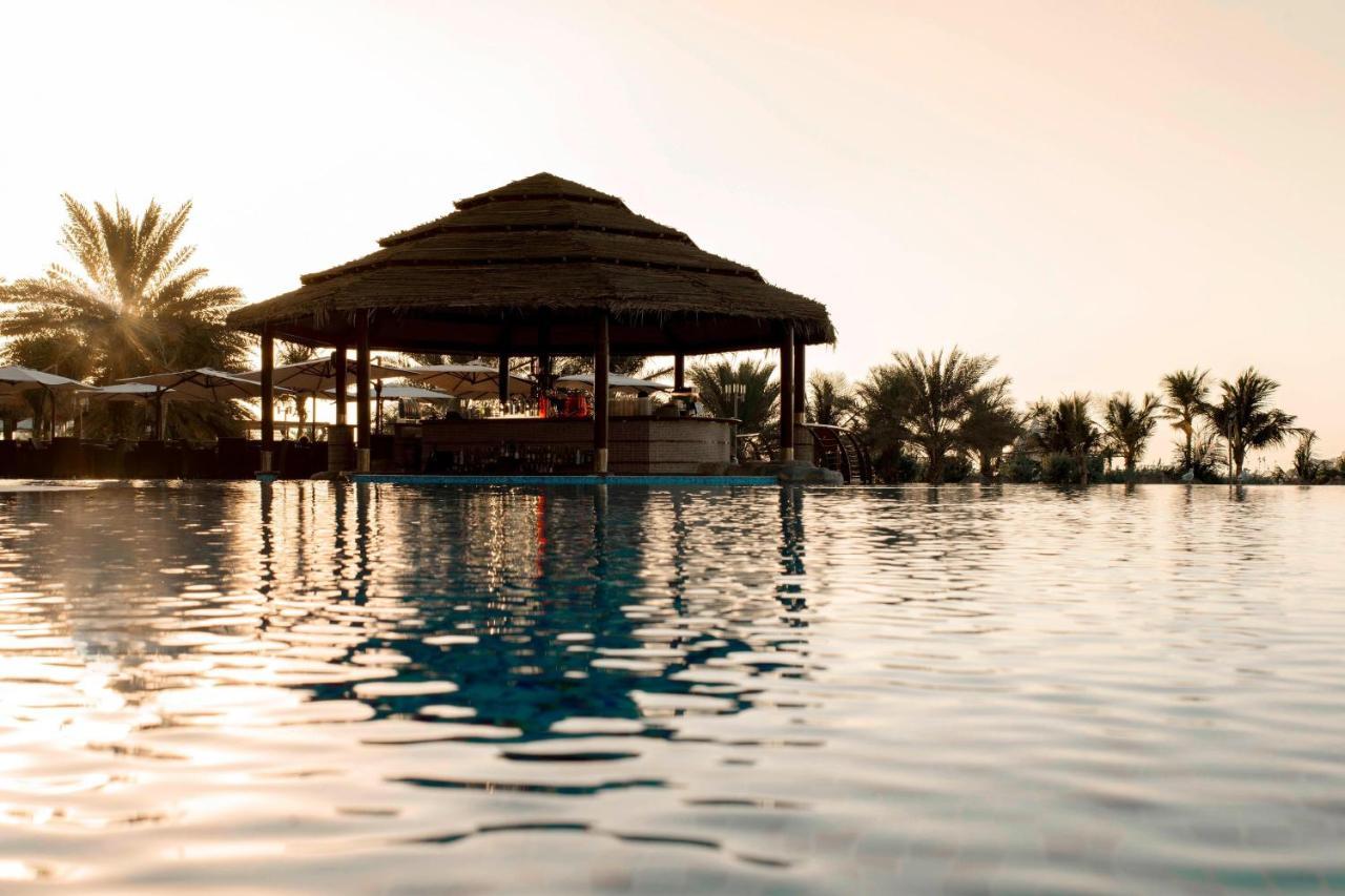 Le Meridien Mina Seyahi Beach Resort & Waterpark Dubai Exterior photo The Cove Rotana Resort