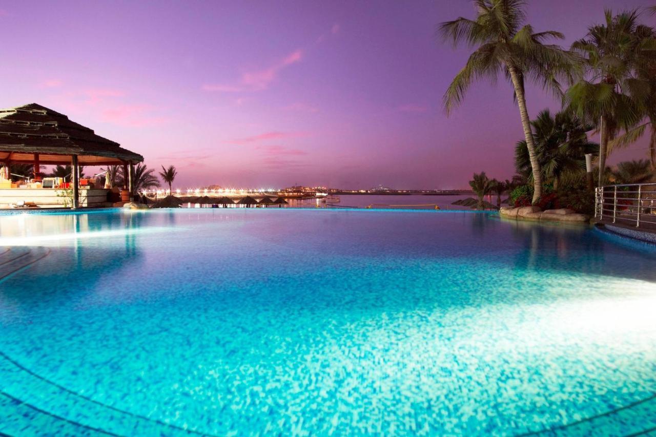 Le Meridien Mina Seyahi Beach Resort & Waterpark Dubai Exterior photo Infinity pool at the Royal Beach Palace, India