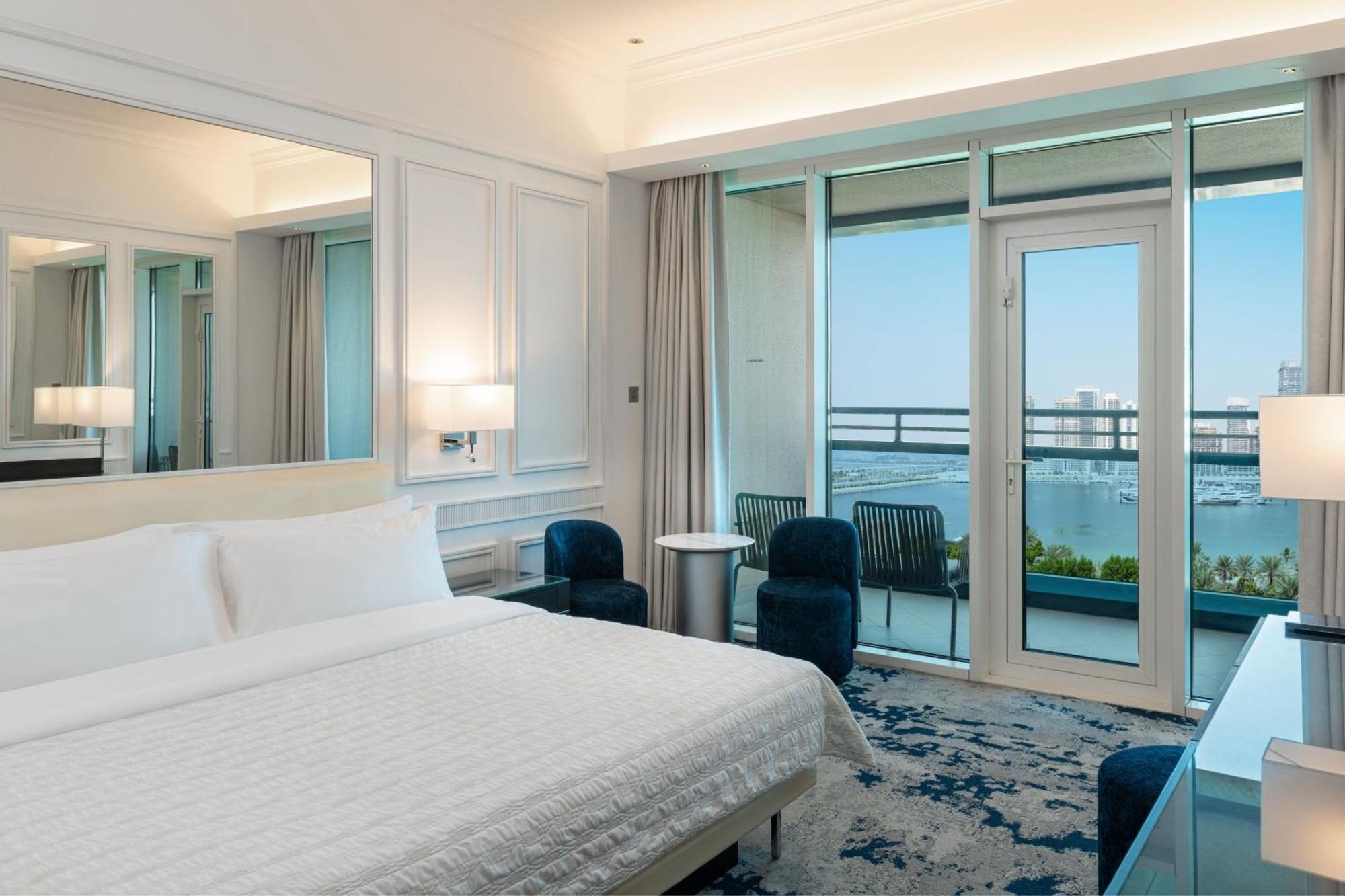 Le Meridien Mina Seyahi Beach Resort & Waterpark Dubai Exterior photo Deluxe Room