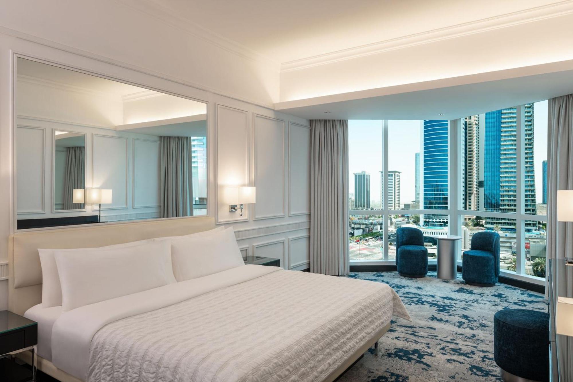 Le Meridien Mina Seyahi Beach Resort & Waterpark Dubai Exterior photo Deluxe Room