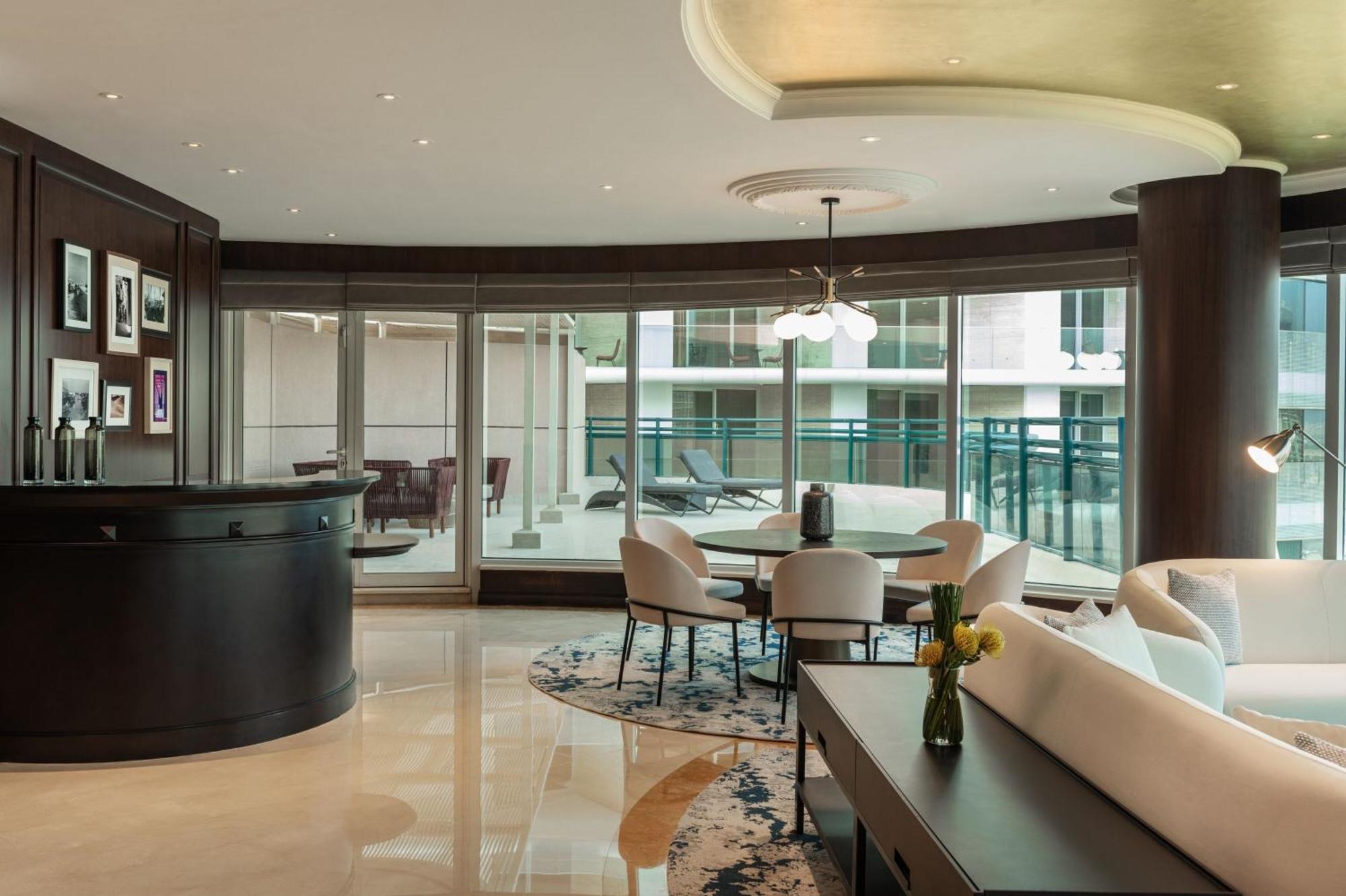 Le Meridien Mina Seyahi Beach Resort & Waterpark Dubai Exterior photo The Residence