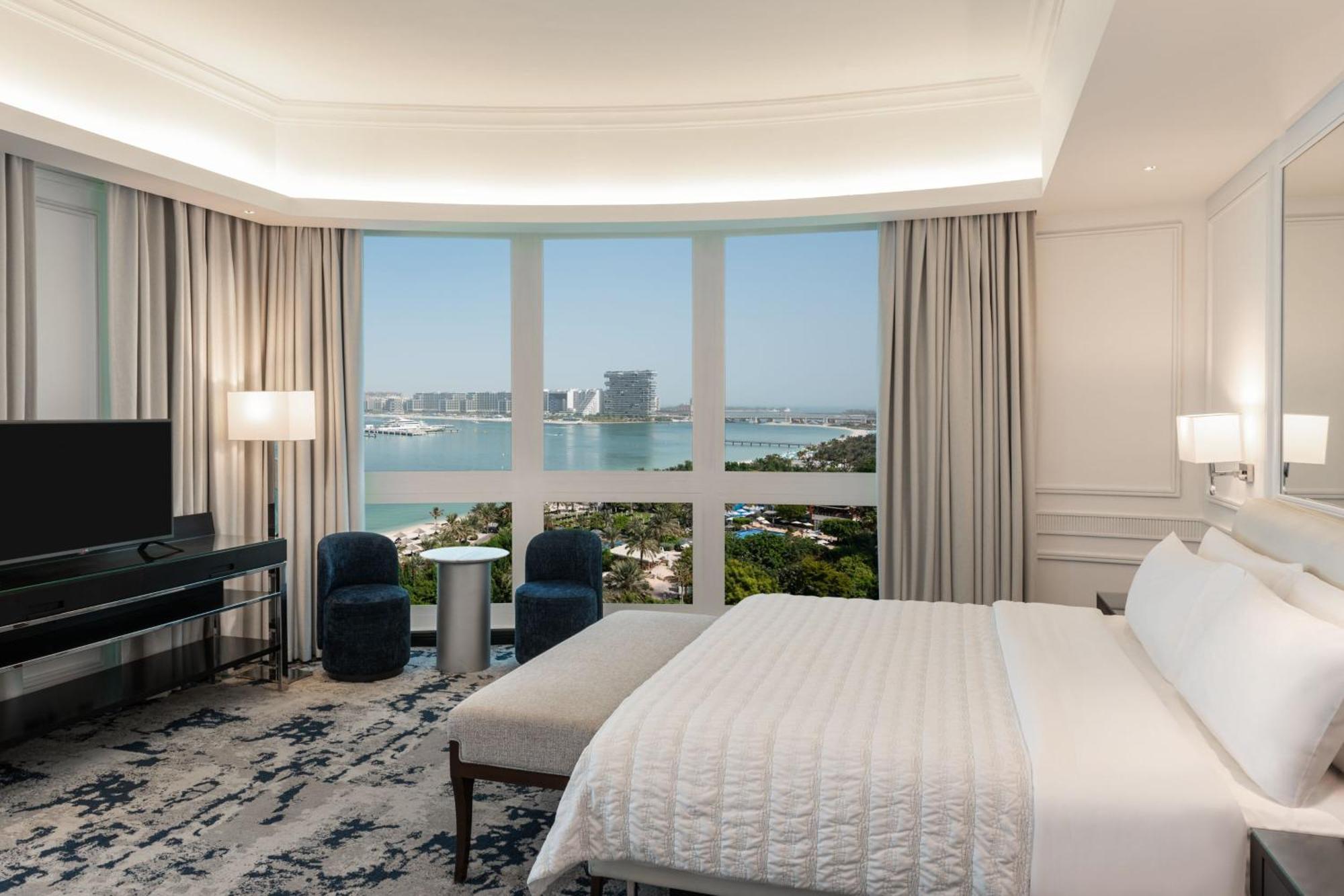 Le Meridien Mina Seyahi Beach Resort & Waterpark Dubai Exterior photo A guest room at the Sheraton San Diego