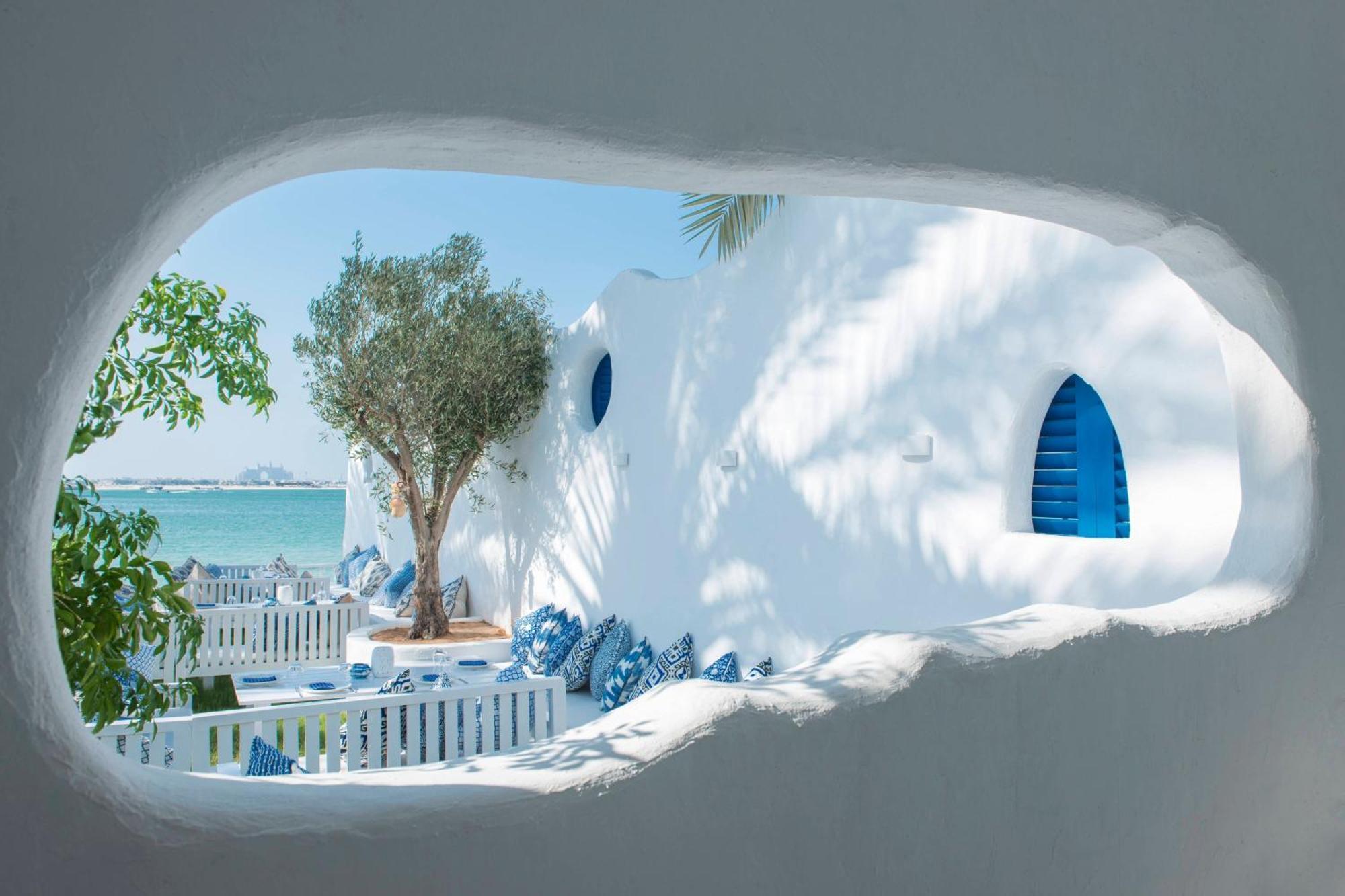 Le Meridien Mina Seyahi Beach Resort & Waterpark Dubai Exterior photo The Mykonos Collection