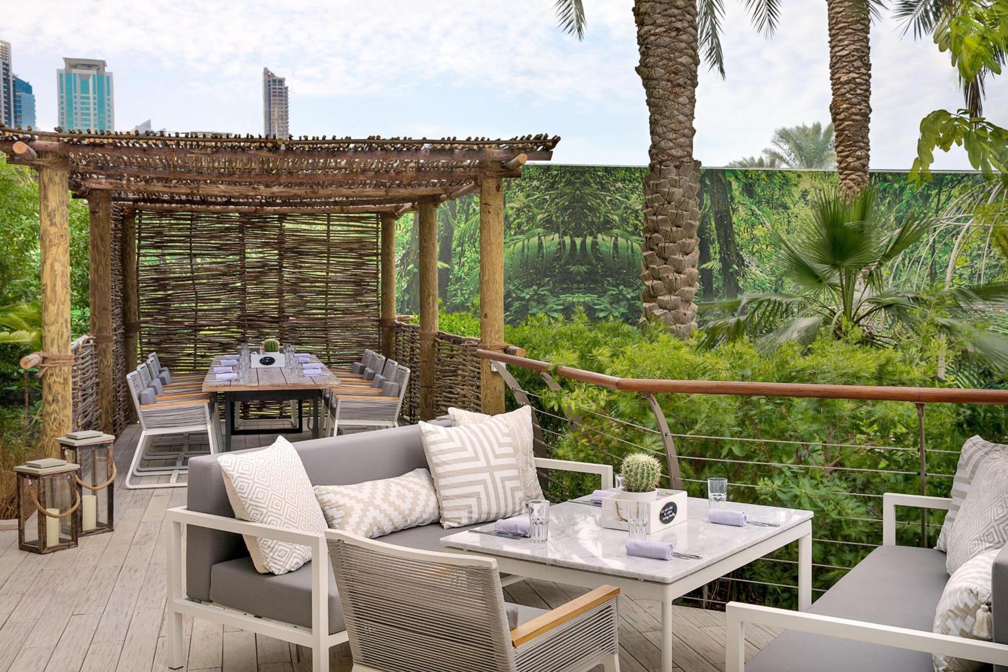 Le Meridien Mina Seyahi Beach Resort & Waterpark Dubai Exterior photo The Deck