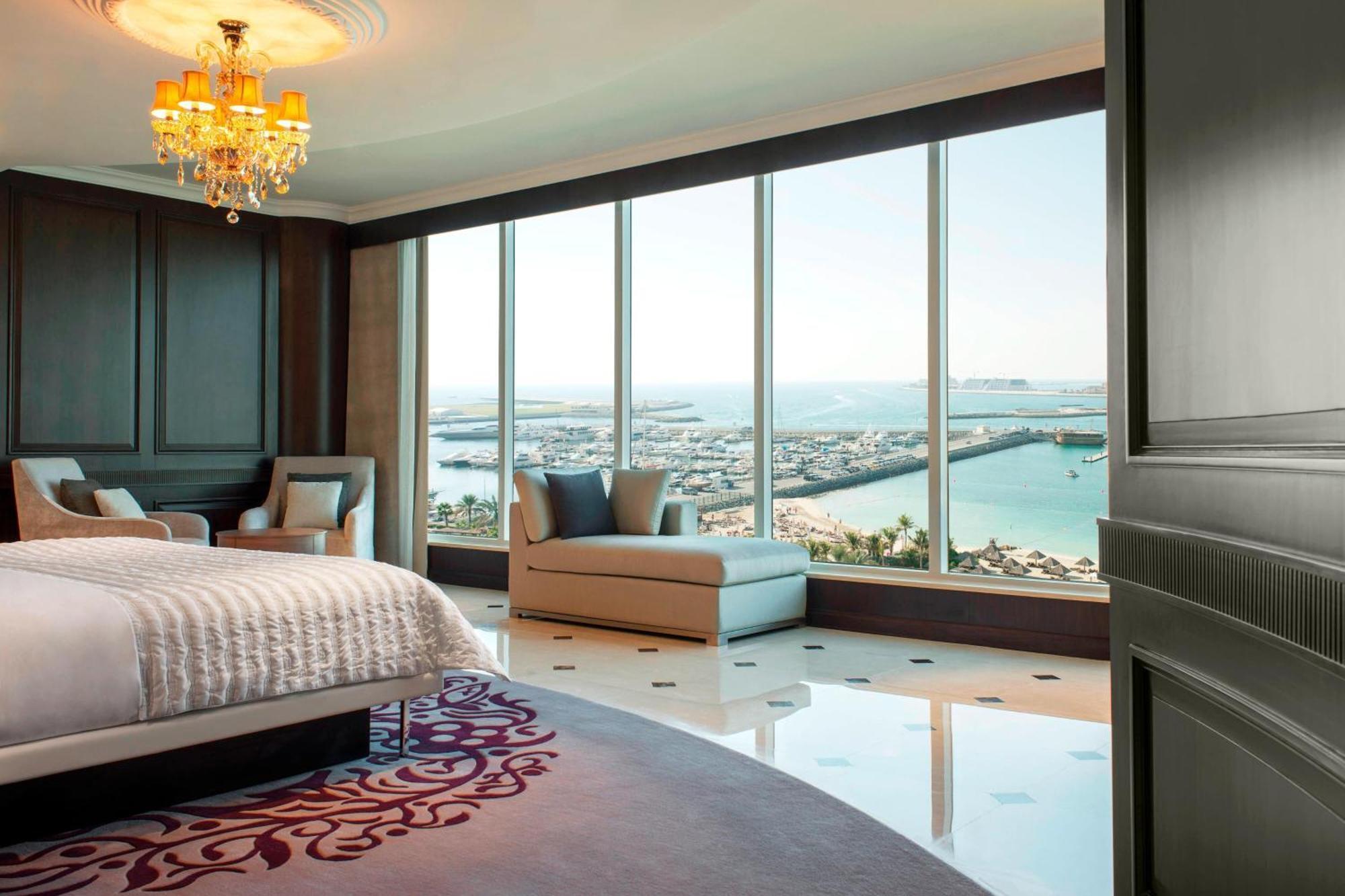 Le Meridien Mina Seyahi Beach Resort & Waterpark Dubai Exterior photo A bedroom at the Westin