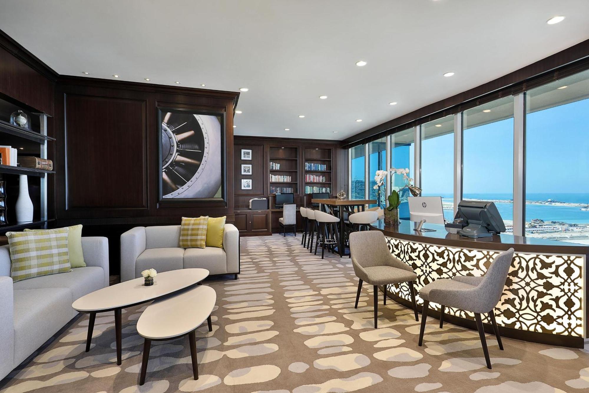 Le Meridien Mina Seyahi Beach Resort & Waterpark Dubai Exterior photo The Owner's Suite