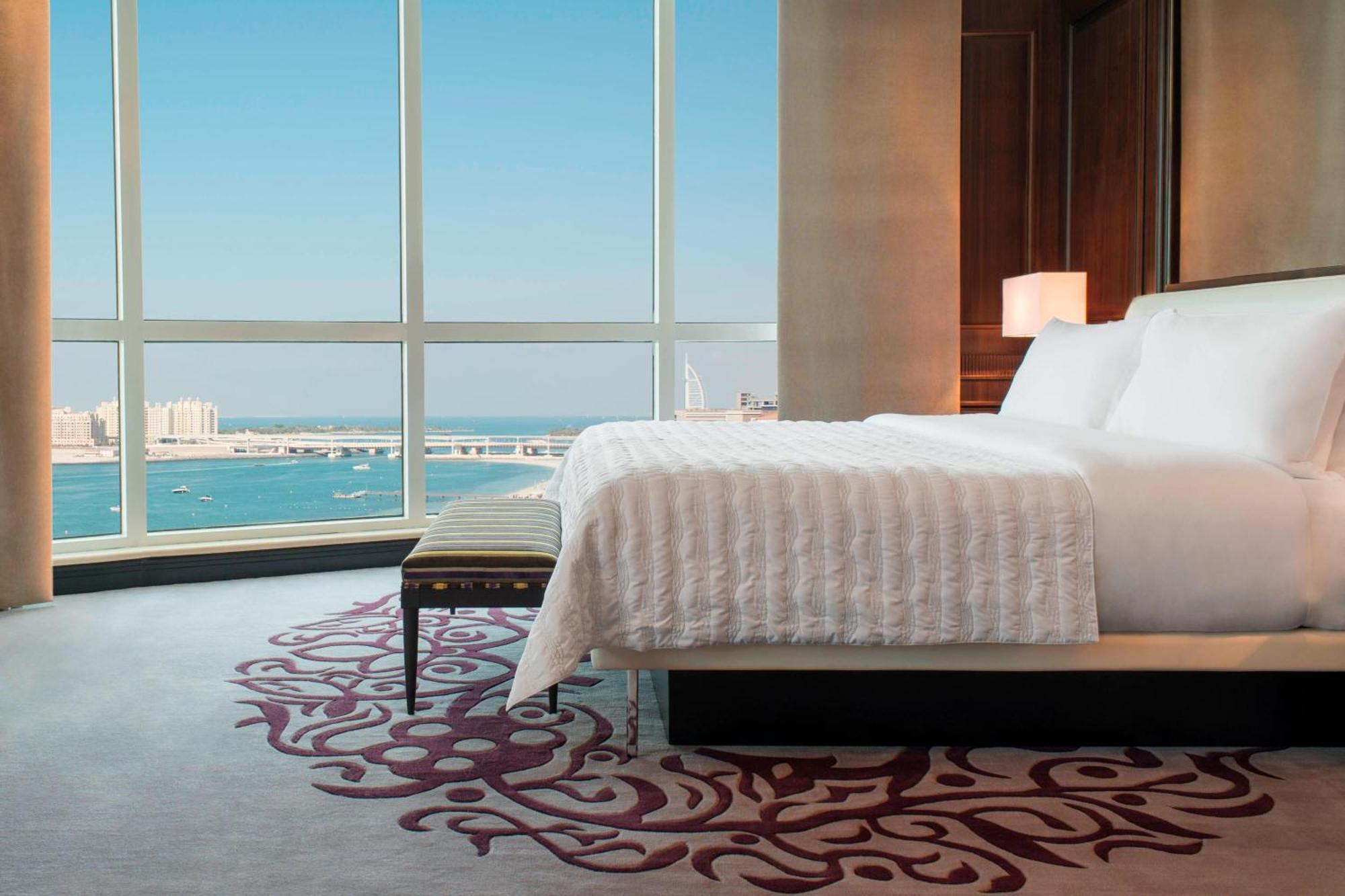 Le Meridien Mina Seyahi Beach Resort & Waterpark Dubai Exterior photo A bedroom at the Jumeirah Atlantis