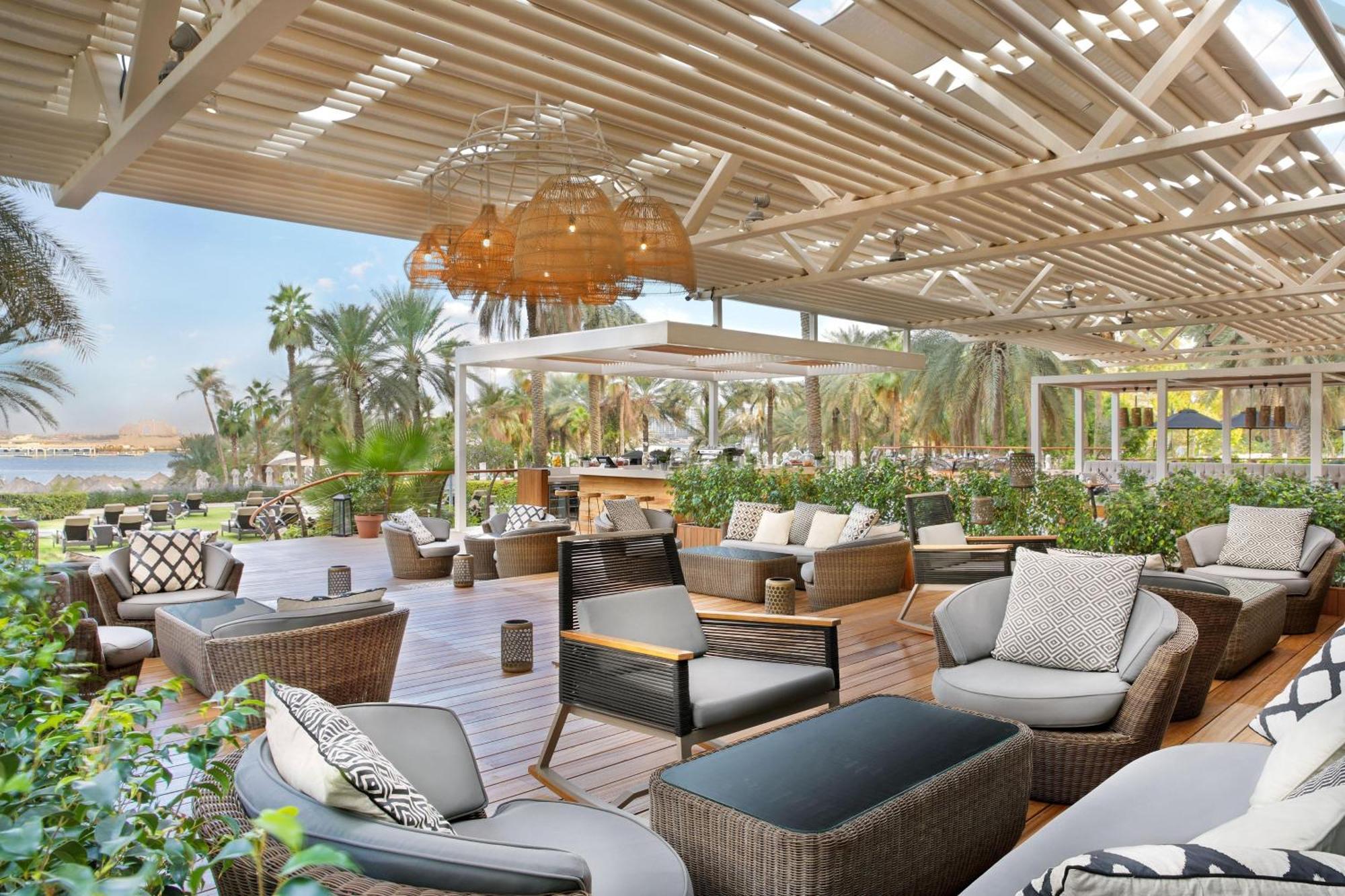 Le Meridien Mina Seyahi Beach Resort & Waterpark Dubai Exterior photo The Beach