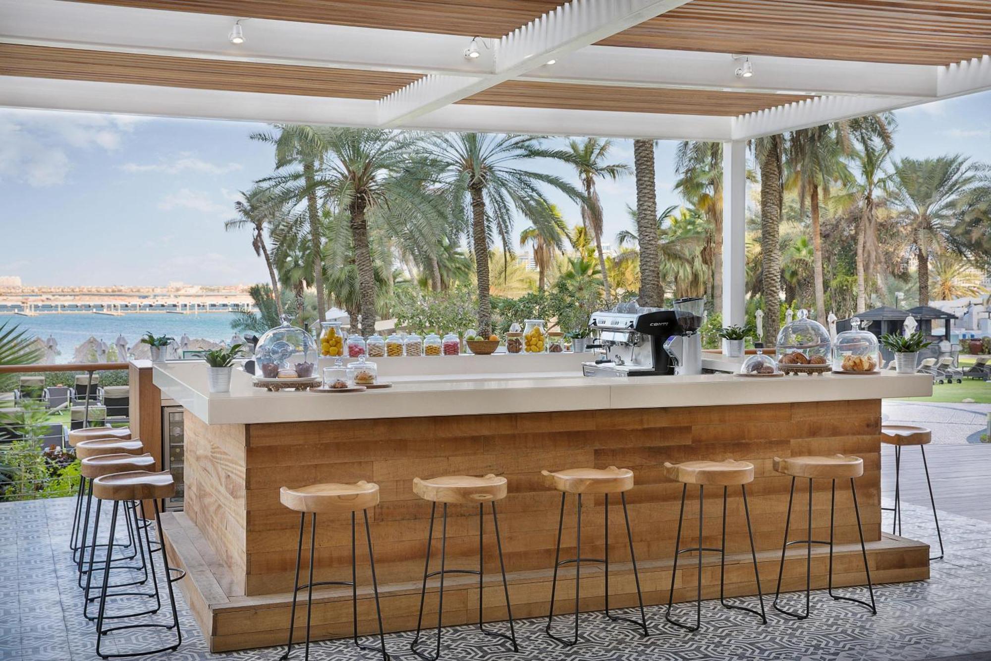 Le Meridien Mina Seyahi Beach Resort & Waterpark Dubai Exterior photo The Beach Bar