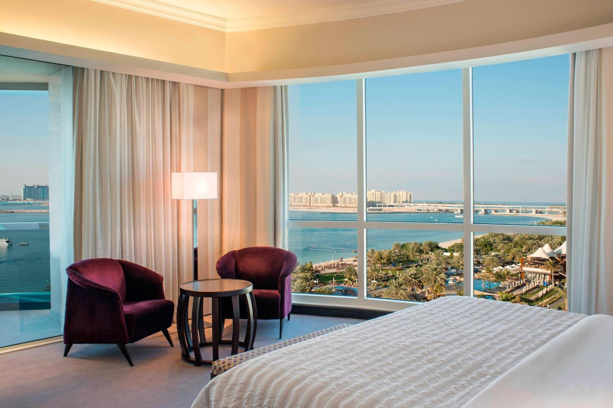 Le Meridien Mina Seyahi Beach Resort & Waterpark Dubai Exterior photo A guest room at the Jumeirah Beach Hotel