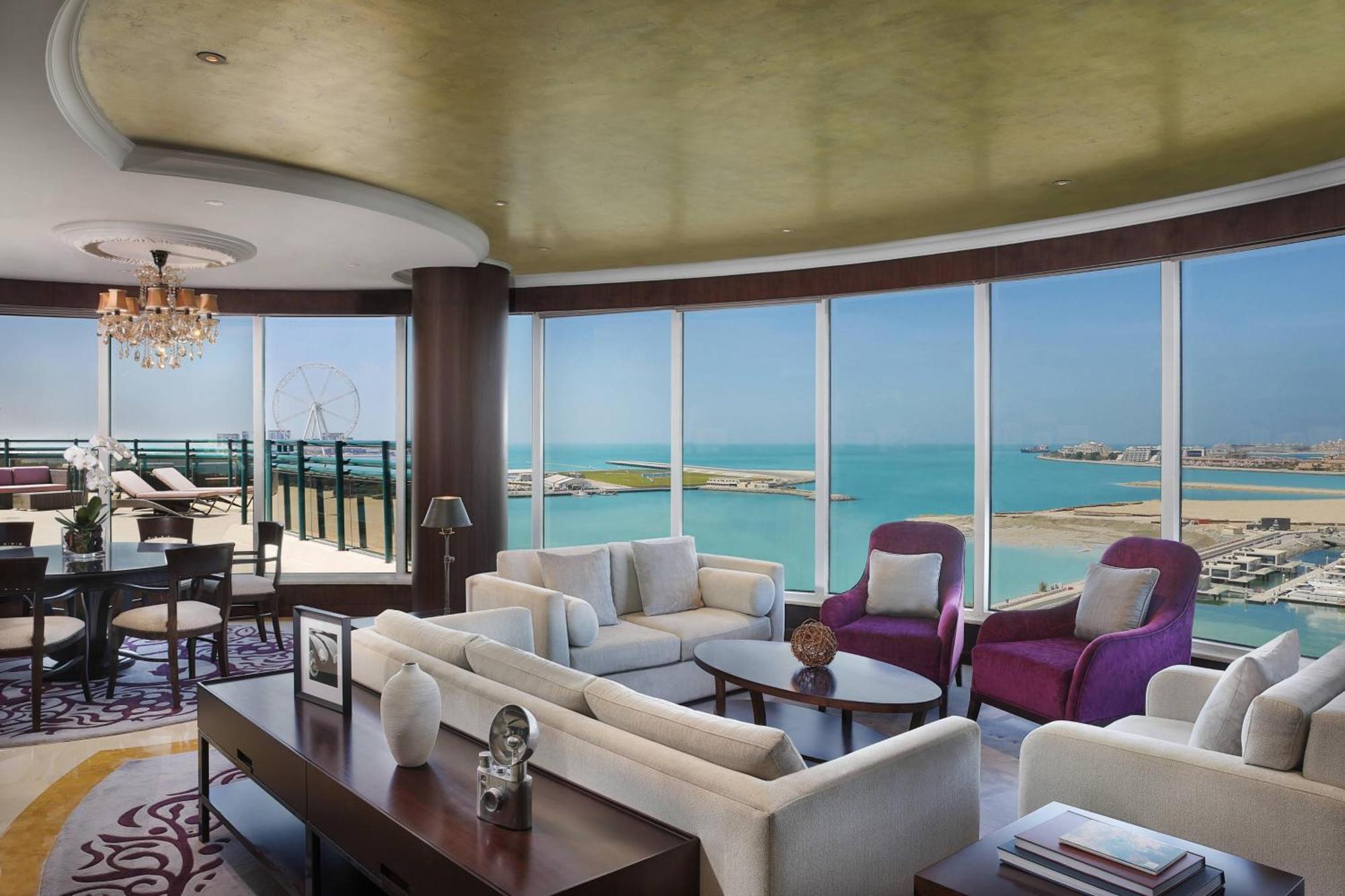 Le Meridien Mina Seyahi Beach Resort & Waterpark Dubai Exterior photo A suite at the Jumeirah Atlantis