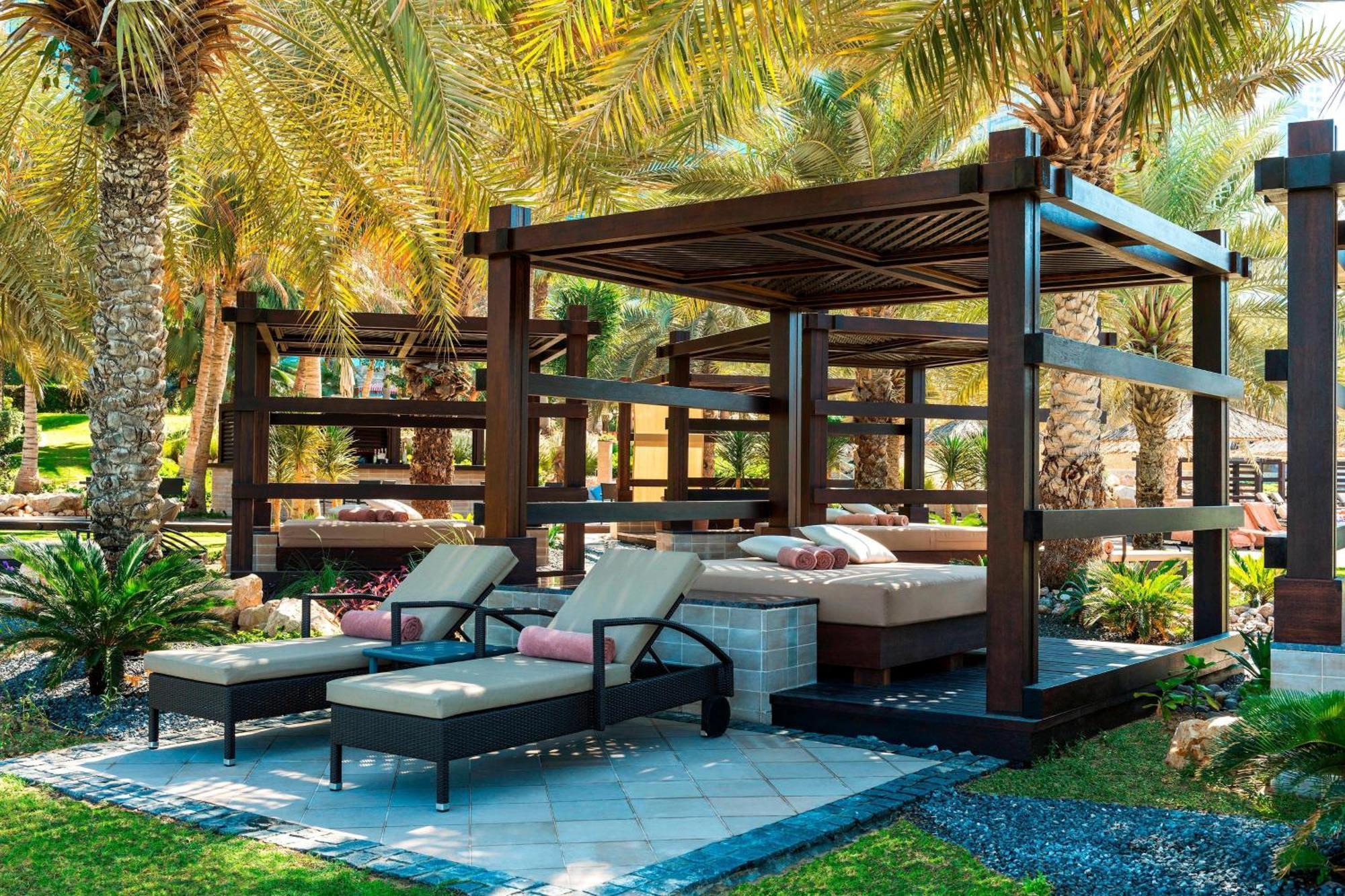Le Meridien Mina Seyahi Beach Resort & Waterpark Dubai Exterior photo Cabana at the Westin The Palm, Dubai