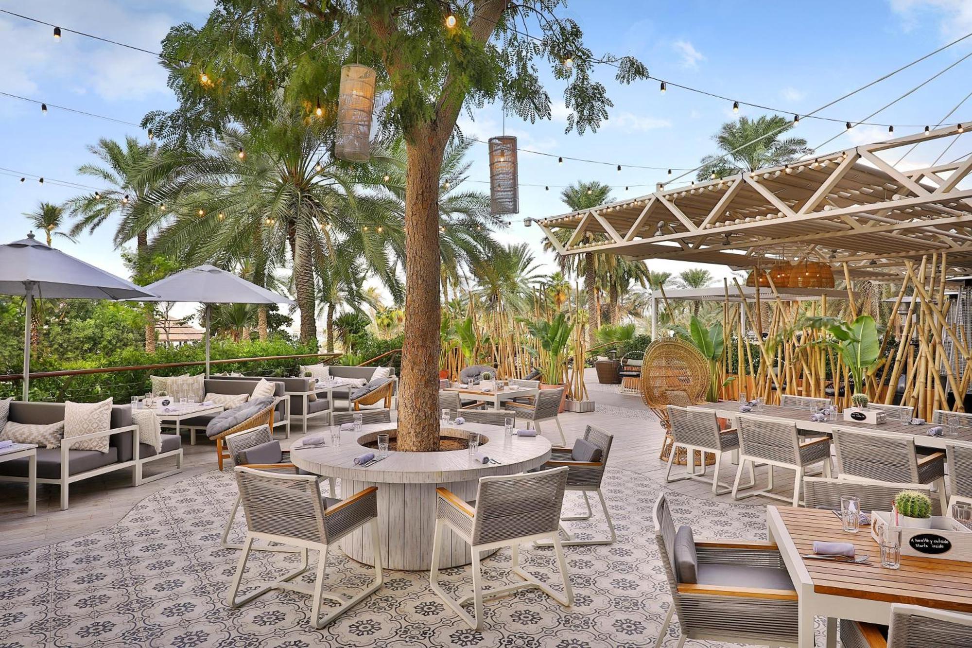 Le Meridien Mina Seyahi Beach Resort & Waterpark Dubai Exterior photo The Beach